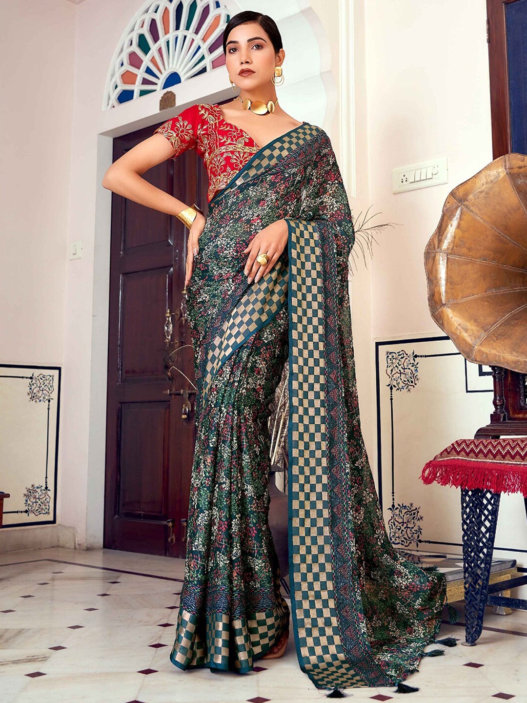 

Satrani Blue & Pink Floral Printed Saree