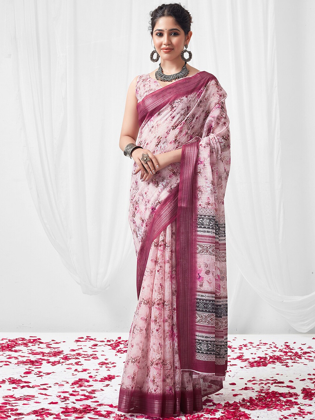 

Mitera Pink & Black Floral Printed Zari Saree