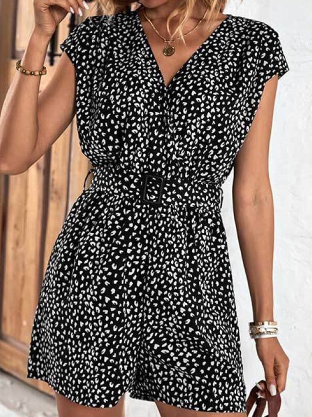 

StyleCast Black & White Printed Waist Tie-Ups Jumpsuit