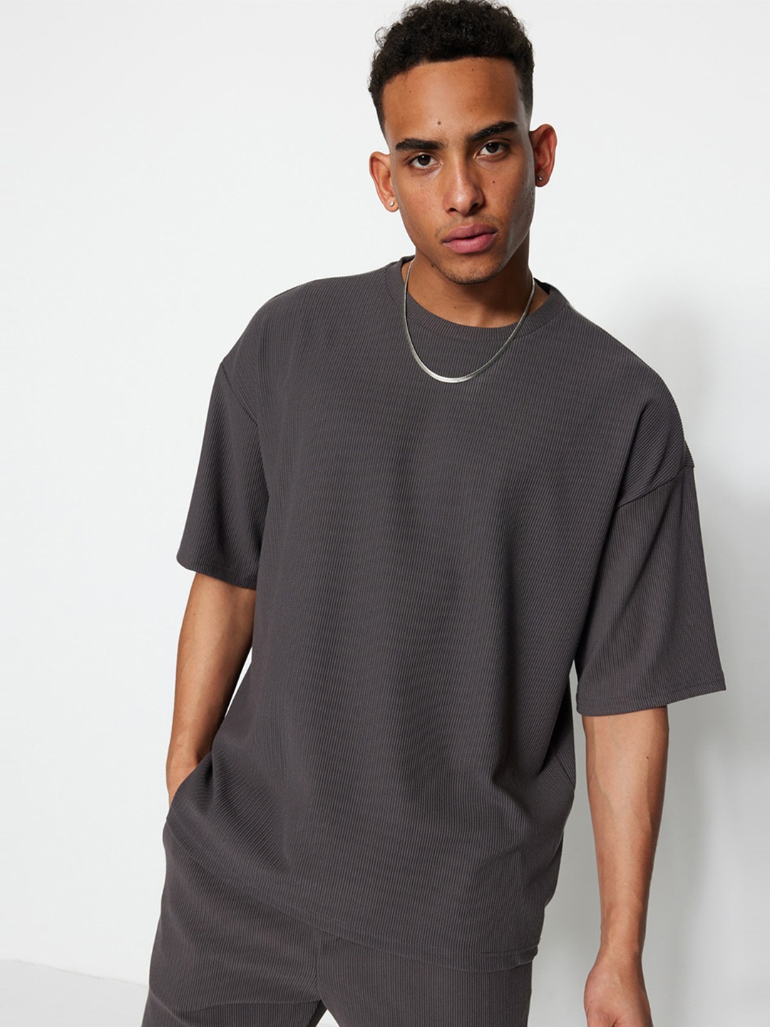 

Trendyol Round Neck Pockets T-shirt, Na