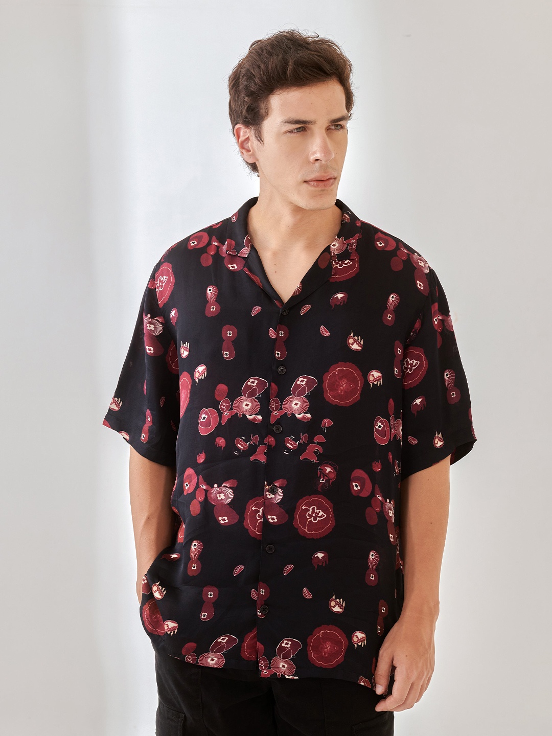 

QB MEN Straight Floral Printed Silk Party Oversize Shirt, Black