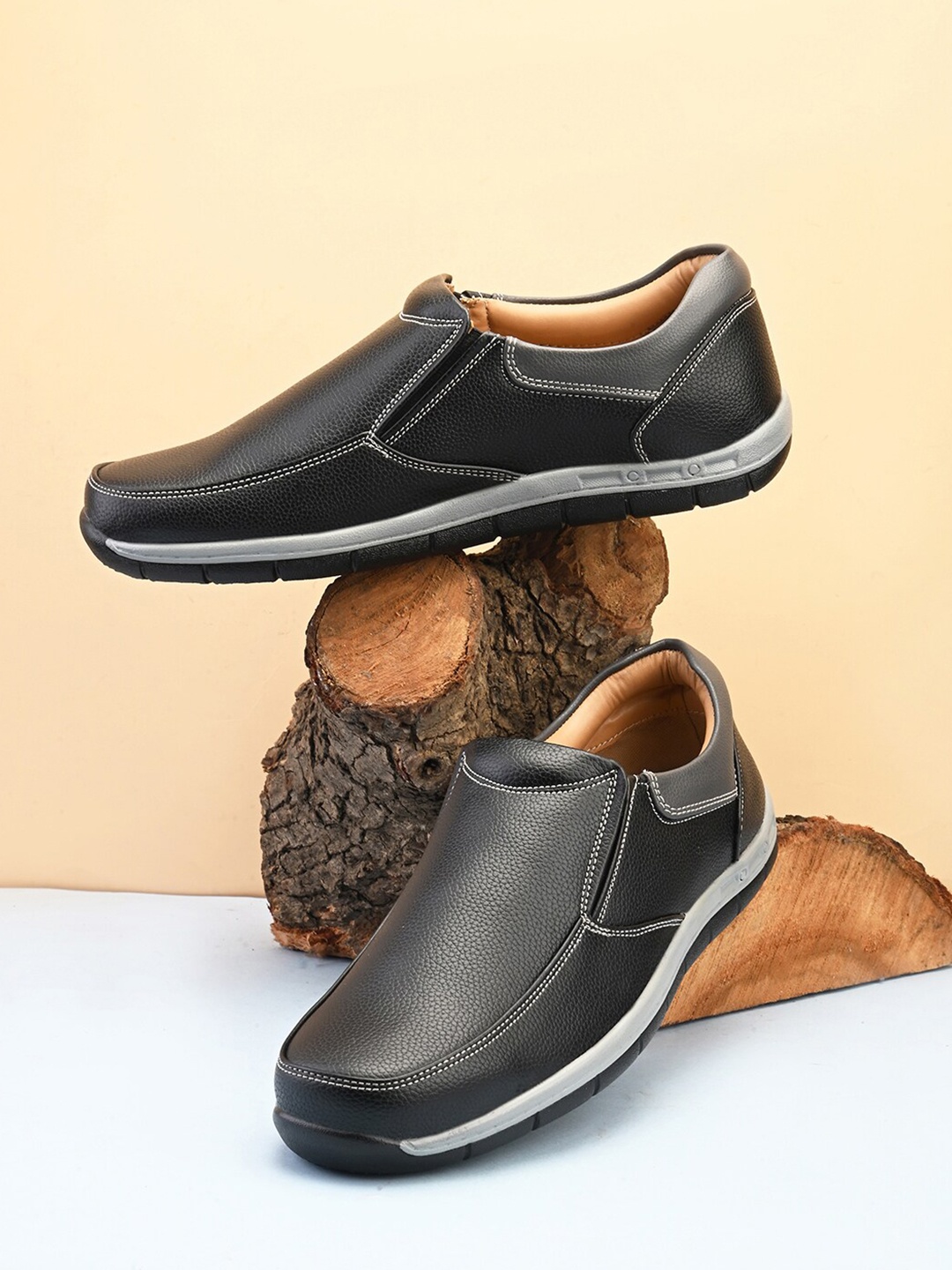 

The Roadster Lifestyle Co. Men Black Lightweight Slip-On Casual Sneakers