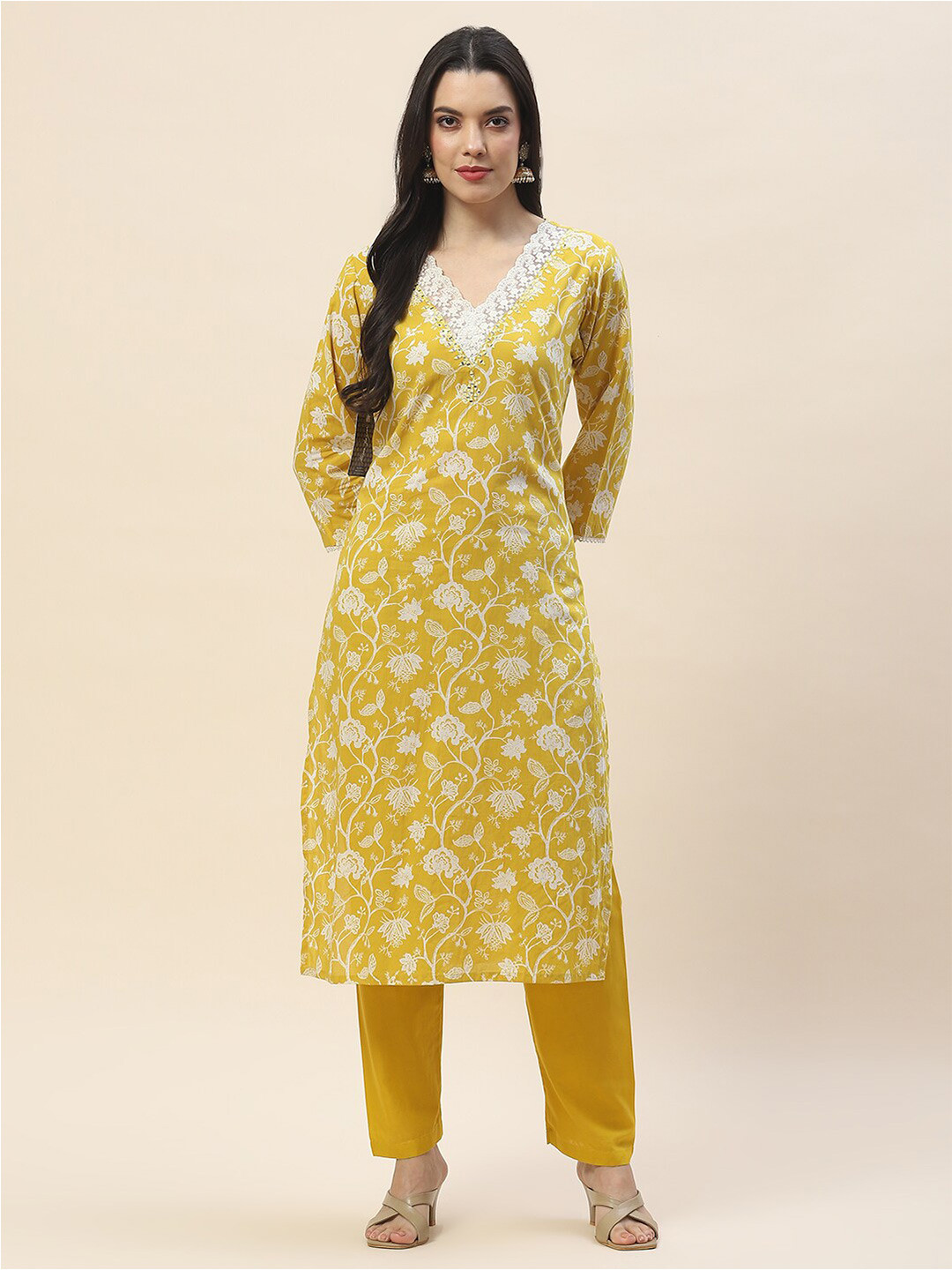 

Meena Bazaar Floral Printed Regular Kurta with Trousers, Yellow