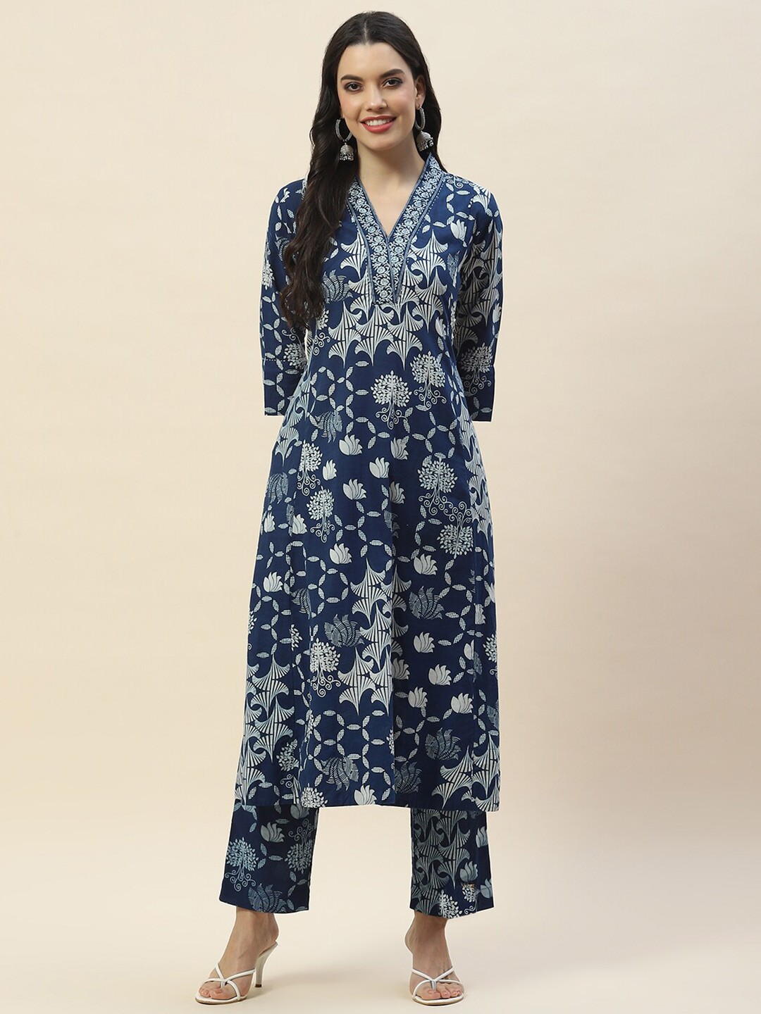 

Meena Bazaar Floral Printed Regular Kurta with Trousers, Blue