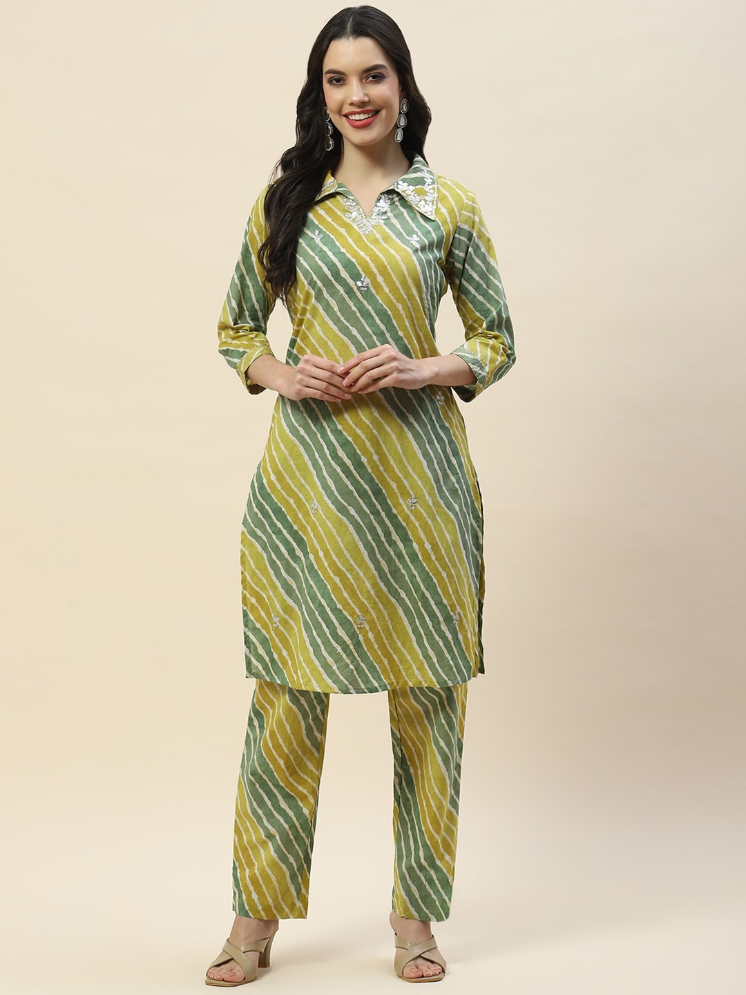 

Meena Bazaar Printed Shirt Collar Thread Work Kurta with Trousers, Green