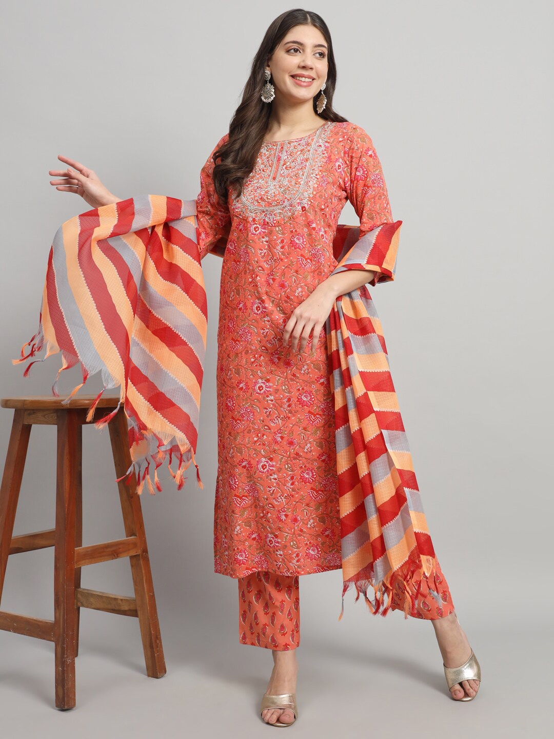 

Gujari Floral Printed Straight Kurta with Trousers & Dupatta, Peach