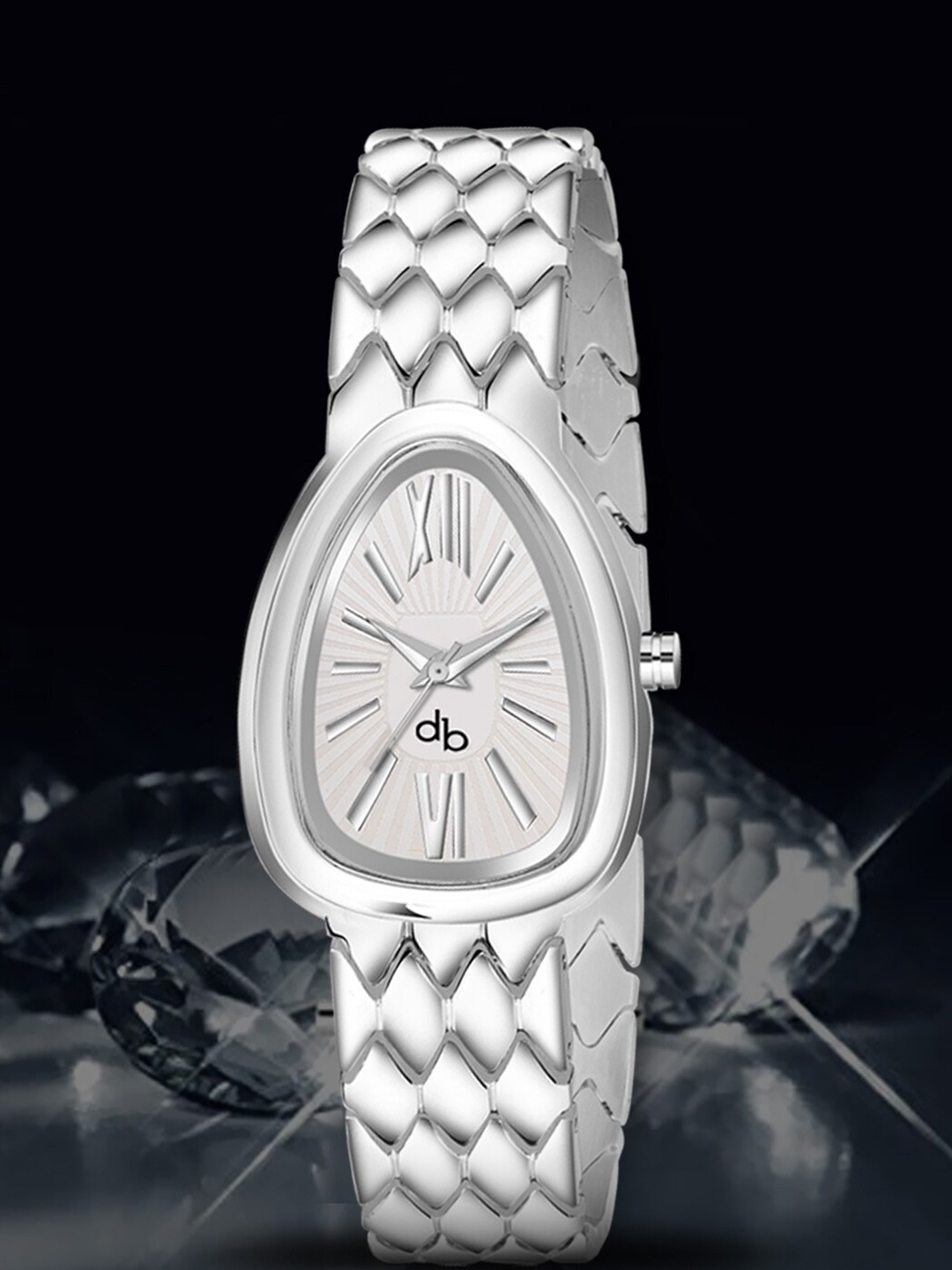 

DressBerry Women Silver Toned Bracelet Style Straps Analogue Watch HOBDB-191-SL-WH, White