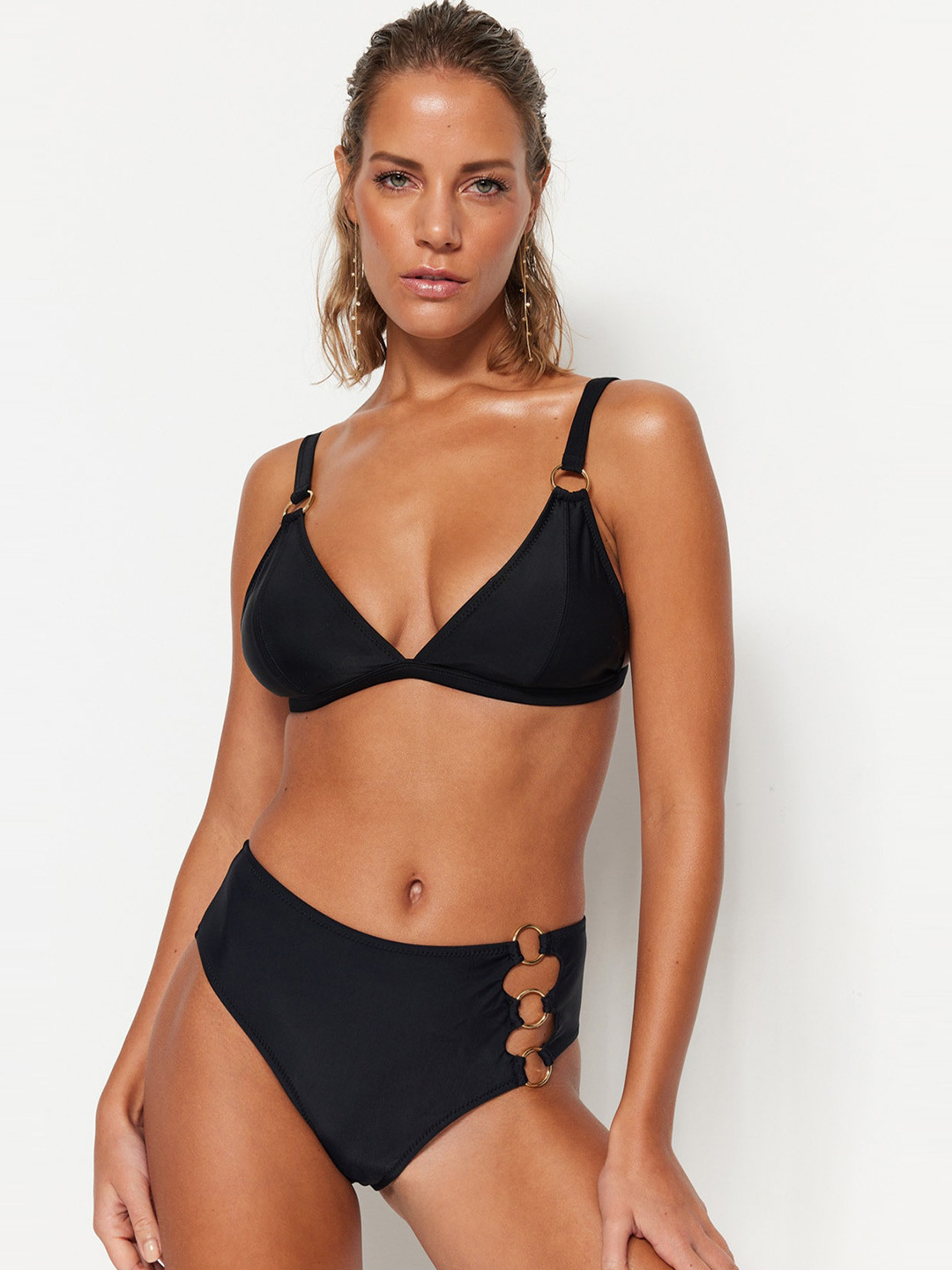 

Trendyol Mid-Rise Basic Briefs, Black