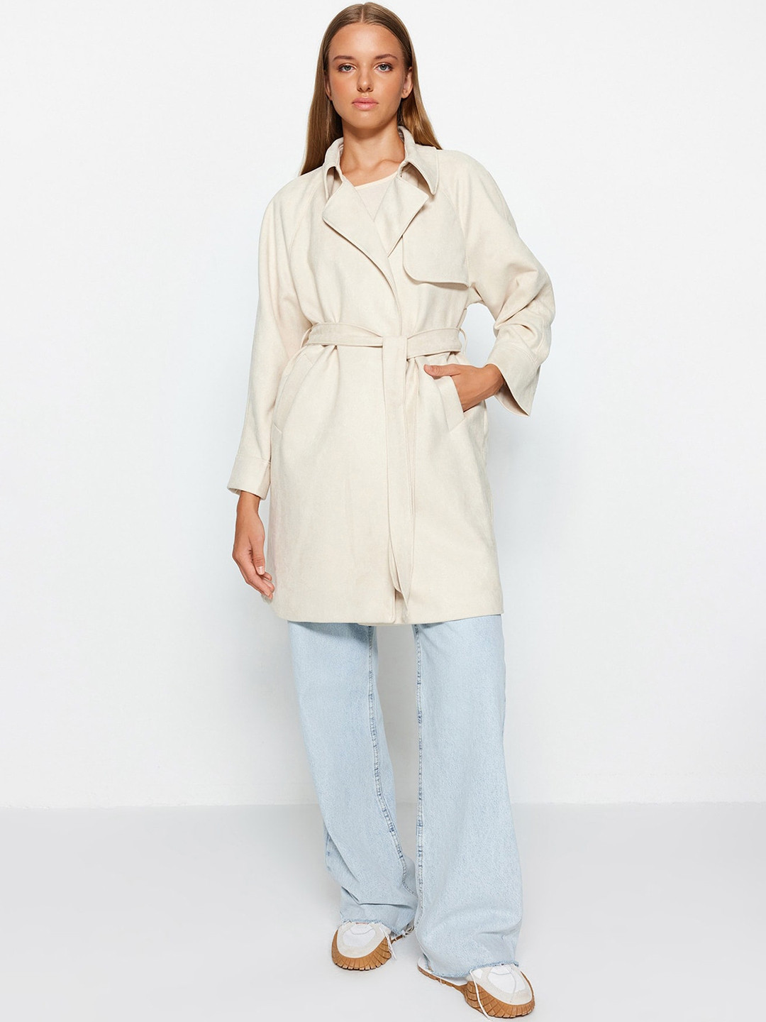 

Trendyol Single-Breasted Notched Lapel Collar Overcoat, White