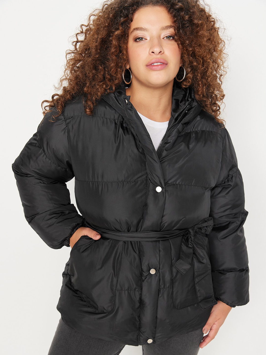 

Trendyol Hooded Neck Long Sleeves Zip Detail Puffer Jacket, Black