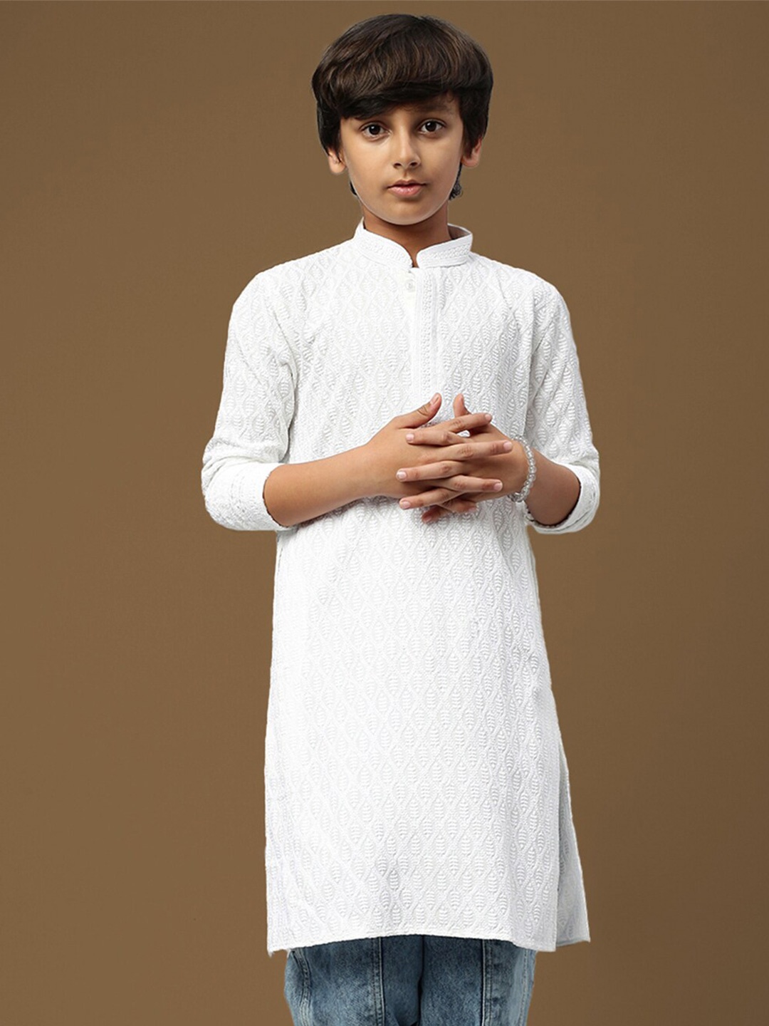 

Sanwara Boys Chikankari Embroidered Mandarin Collar Pathani Kurta, White
