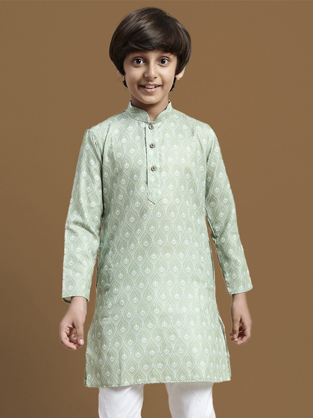 

Sanwara Boys Floral Embroidered Mandarin Collar Straight Kurta, Green