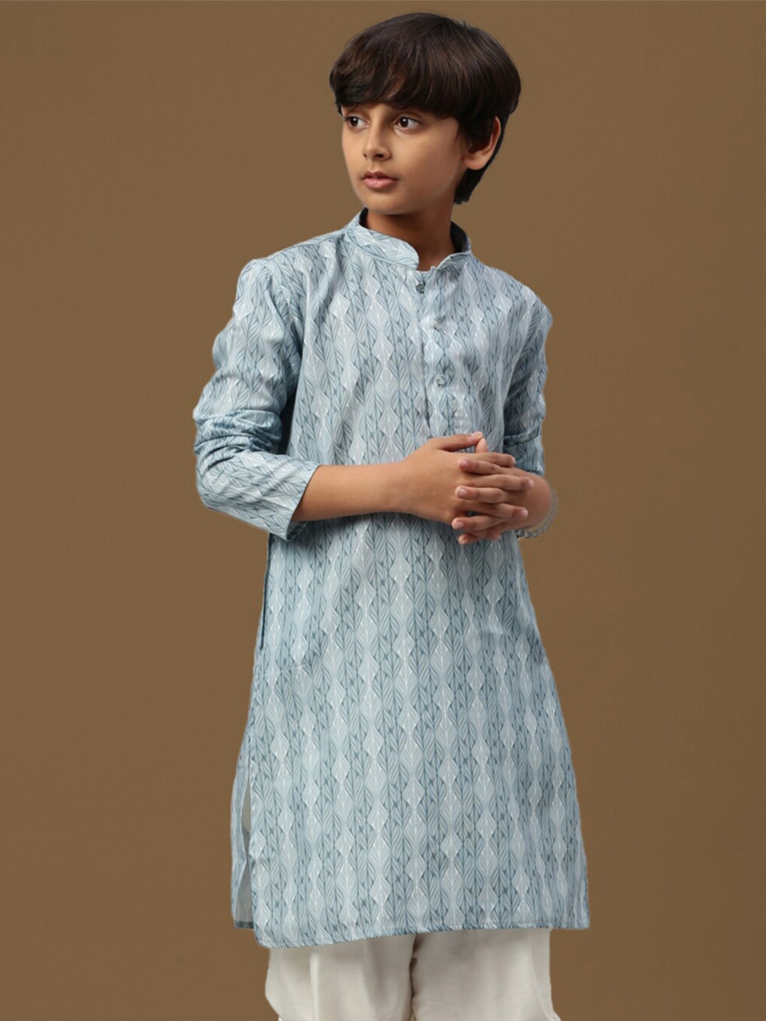 

Sanwara Boys Mandarin Collar Long Sleeves Side Slits Silk Pastels Kurta, Blue