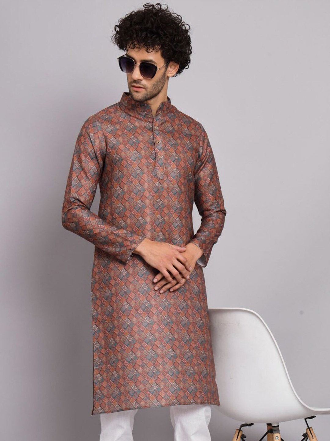 

Suktam Trendz Quirky Woven Design Mandarin Collar Linen Kurta, Maroon