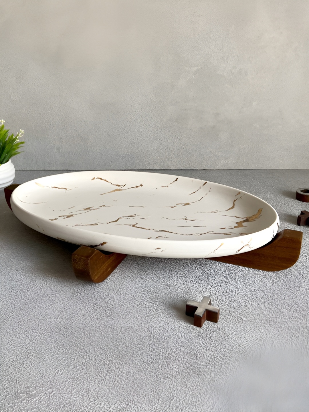 

House of Objects White & Brown Ford Marble Finish Ceramic Oval Food Platter