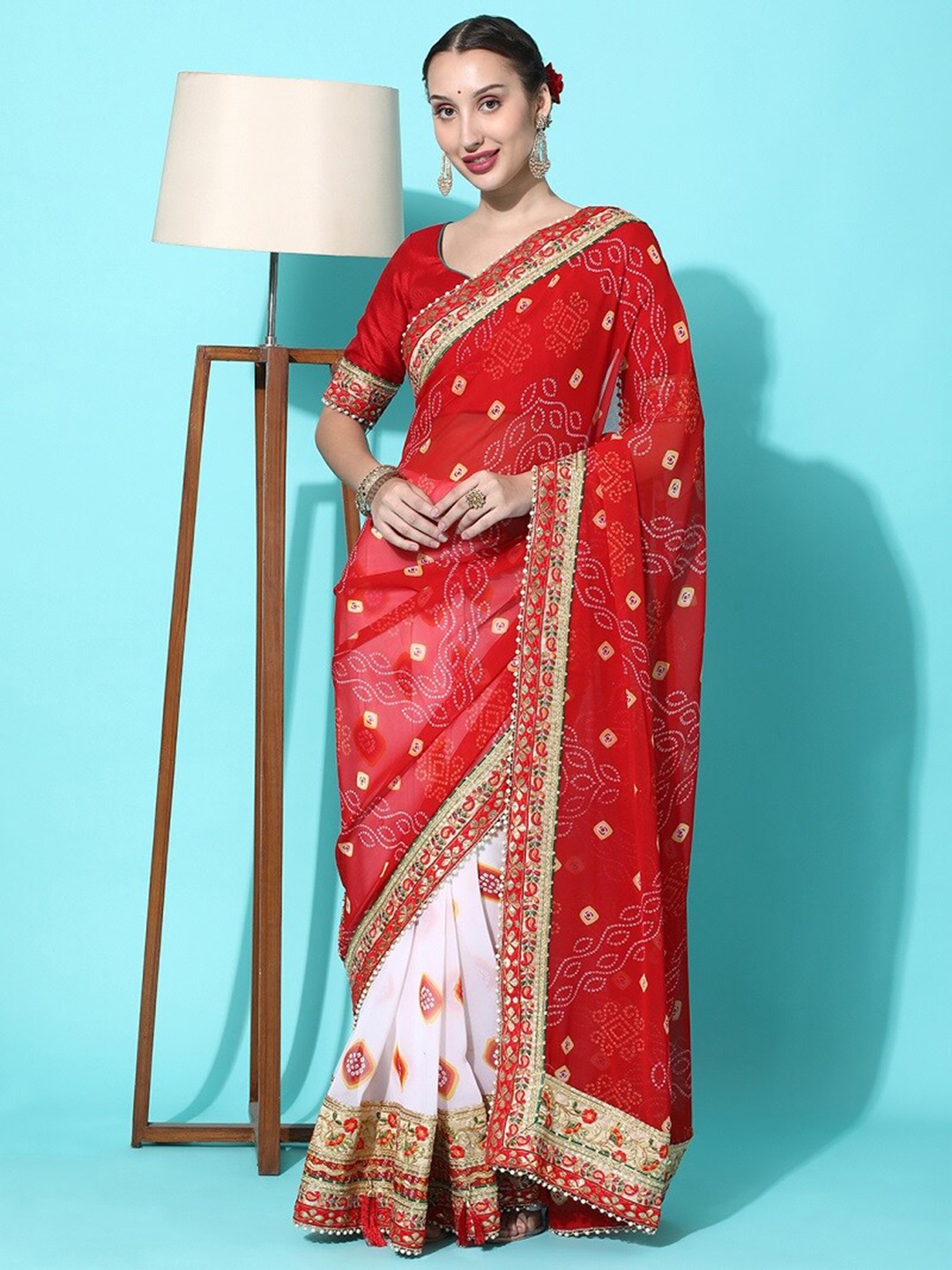 

KAVINDI Bandhani Printed Pure Georgette Half and Half Bandhani Saree, White