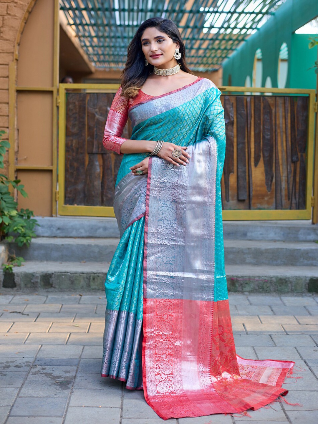 

Kandora Ethnic Motif Woven Design Banarasi Zari Saree, Sea green
