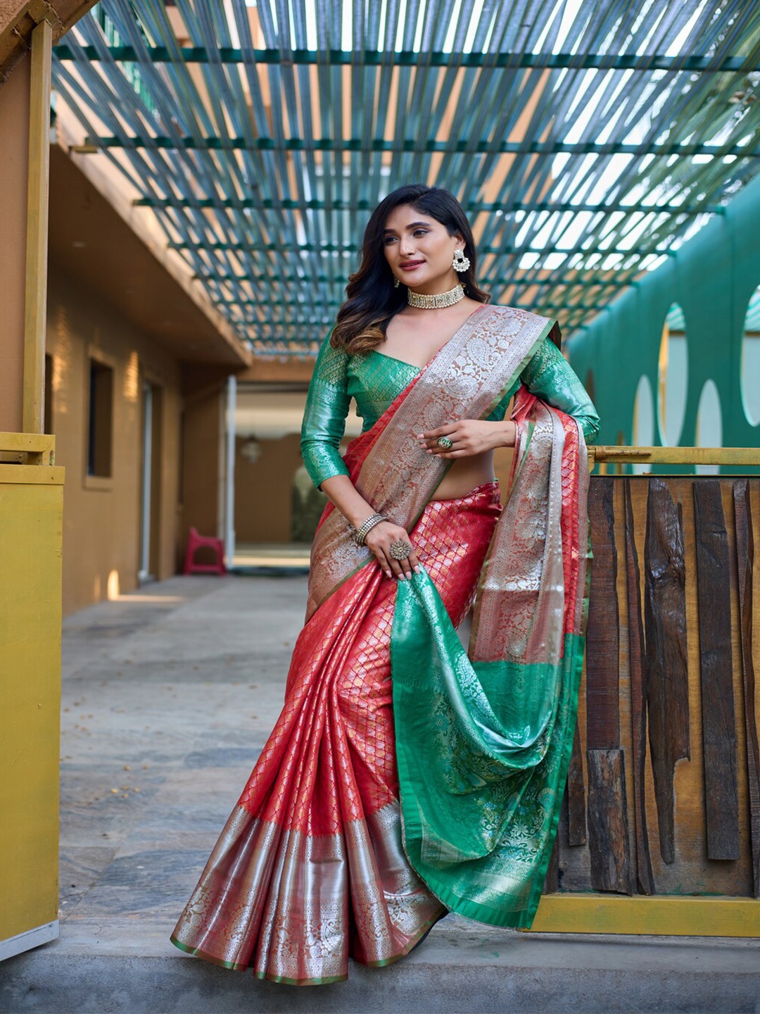 

Kandora Ethnic Motif Woven Design Banarasi Zari Saree, Red
