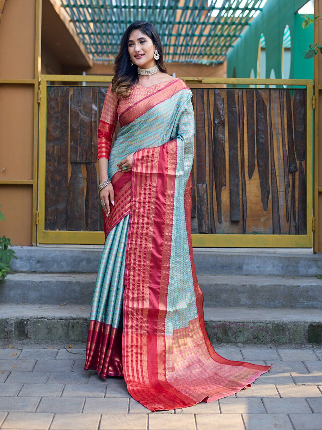 

Kandora Ethnic Motif Woven Design Banarasi Zari Saree, Blue