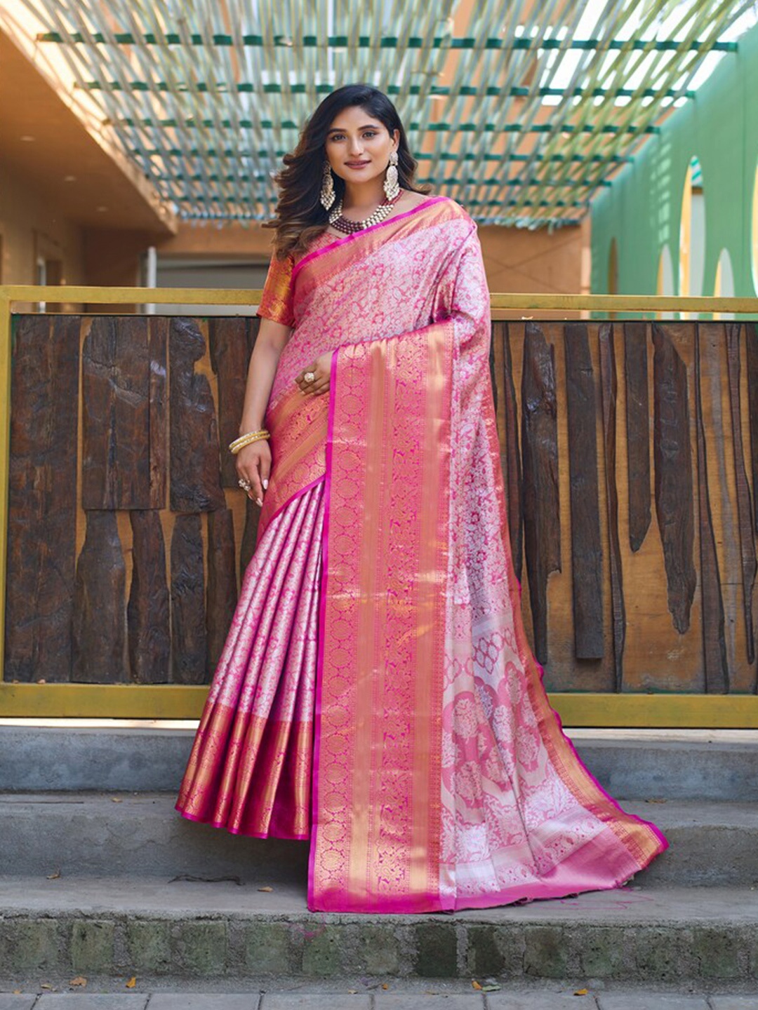 

Kandora Floral Woven Design Zari Tissue Banarasi Saree, Pink