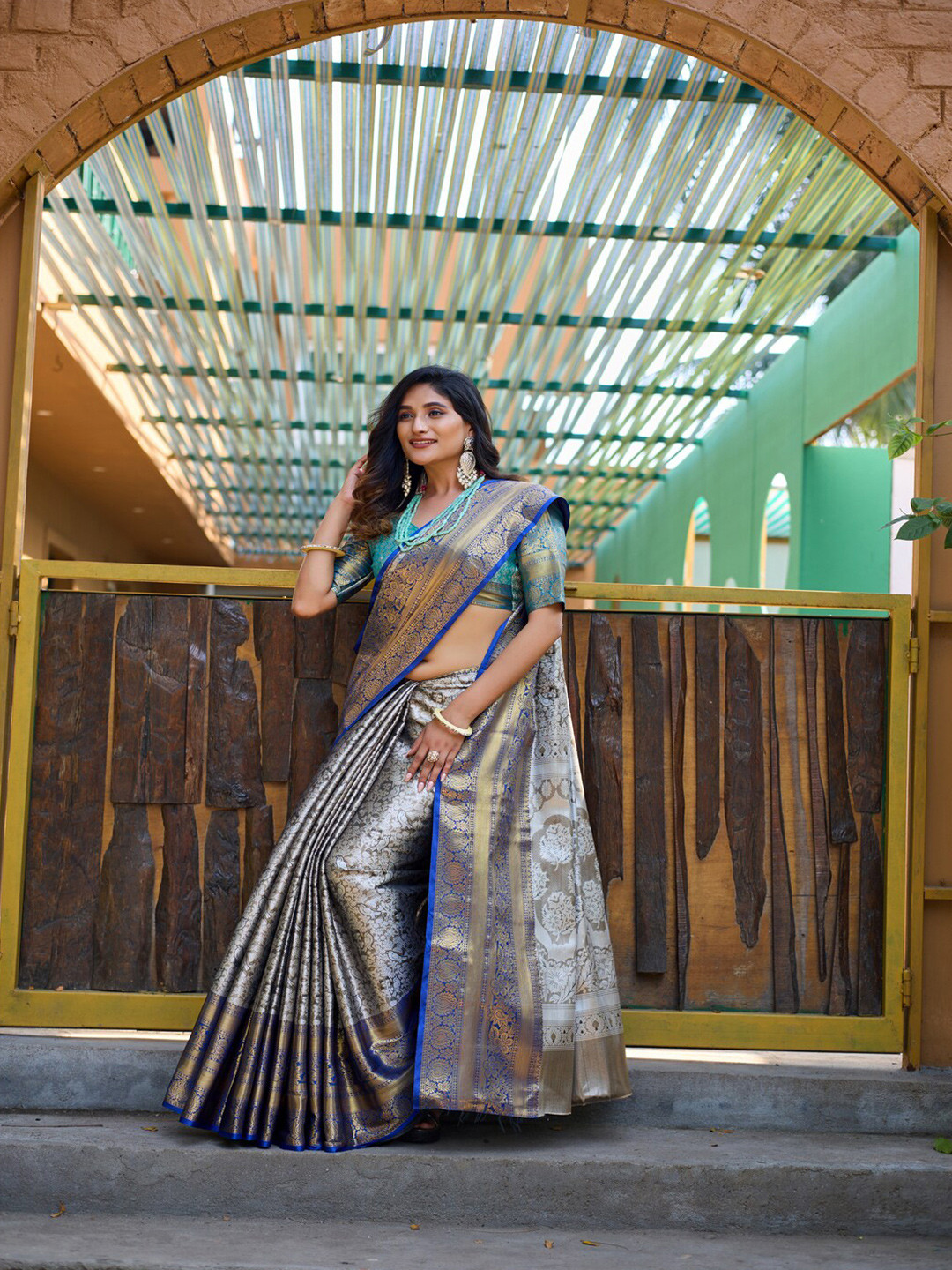 

Kandora Floral Woven Design Banarasi Zari Saree, Grey