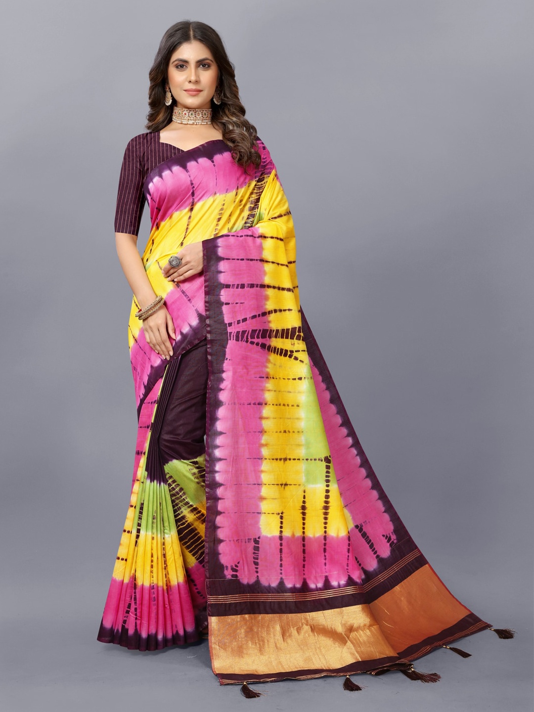 

Inithi Colourblocked Printed Silk Cotton Bandhani Saree, Pink