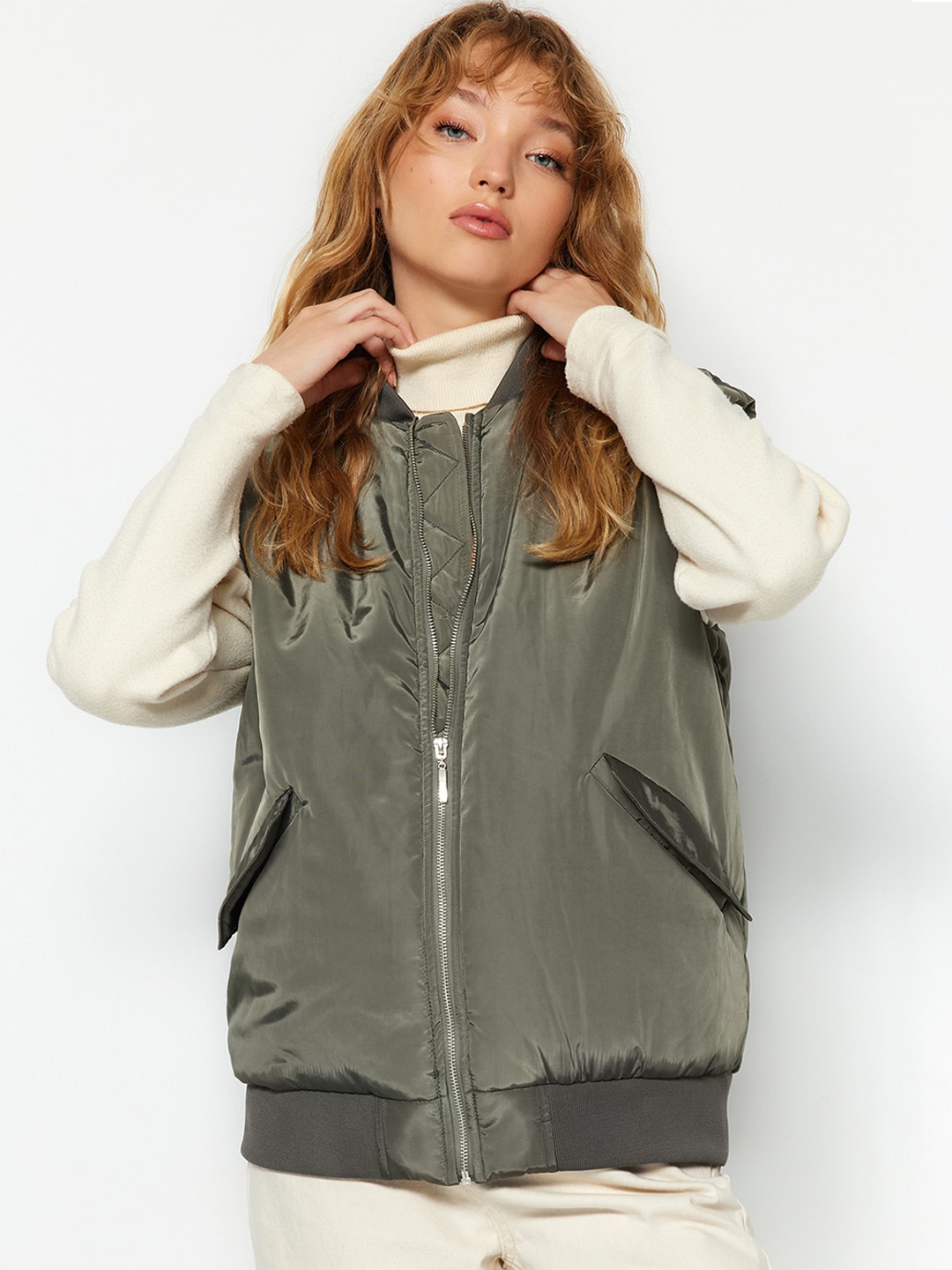 

Trendyol Stand Collar Sleeveless Zip Detail Bomber Jacket, Green