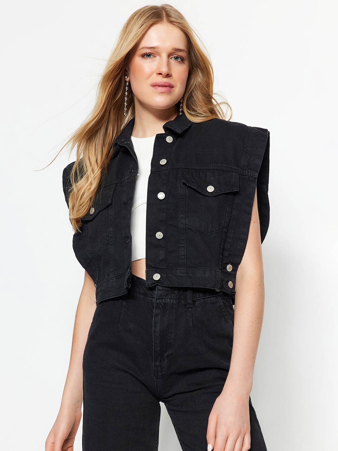 

Trendyol Spread Collar Crop Denim Jacket, Black