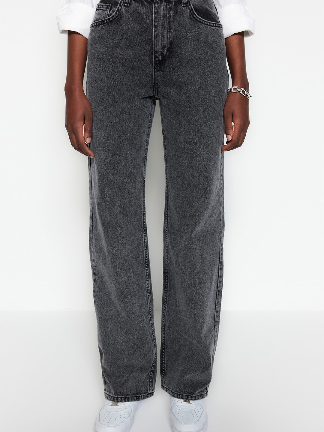 

Trendyol Women Regular Fit Mid Rise Cotton Jeans, Grey