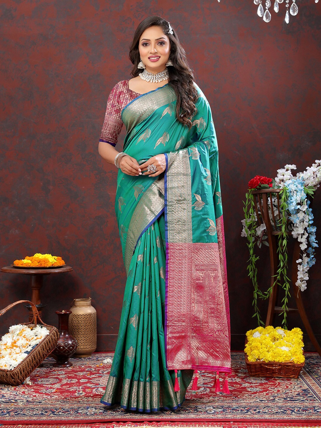 

OFLINE SELECTION Woven Design Zari Pure Silk Banarasi Saree, Green