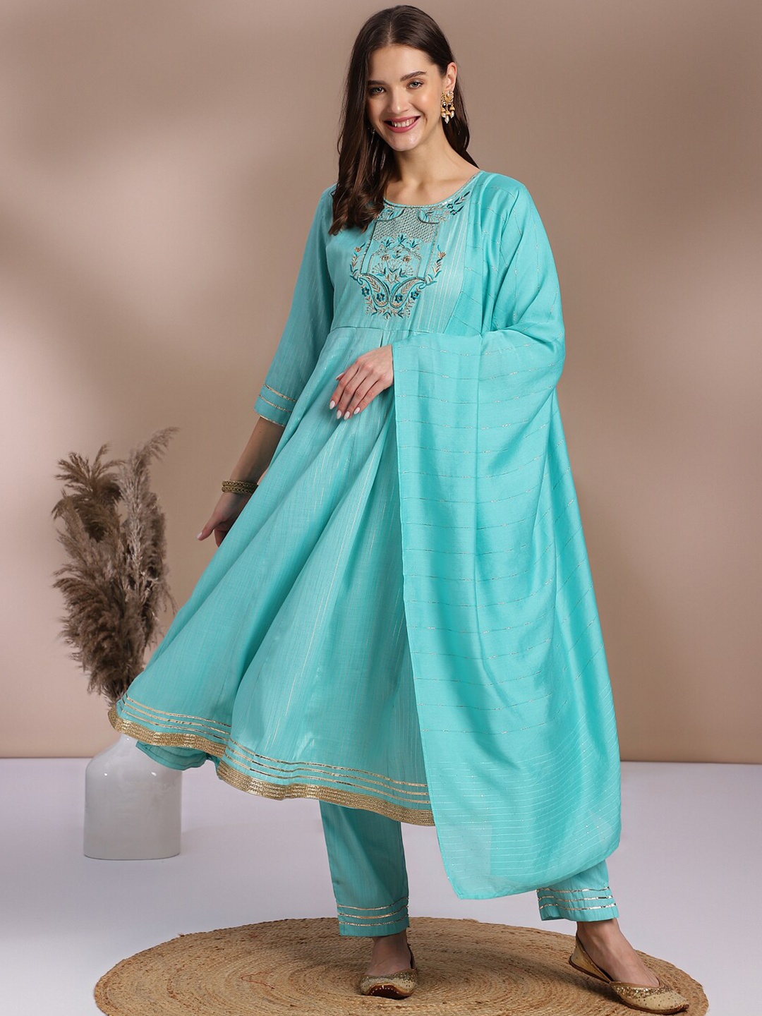 

Anouk Floral Embroidered Round Neck Three-Quarter Sleeves Kurta Set, Turquoise blue