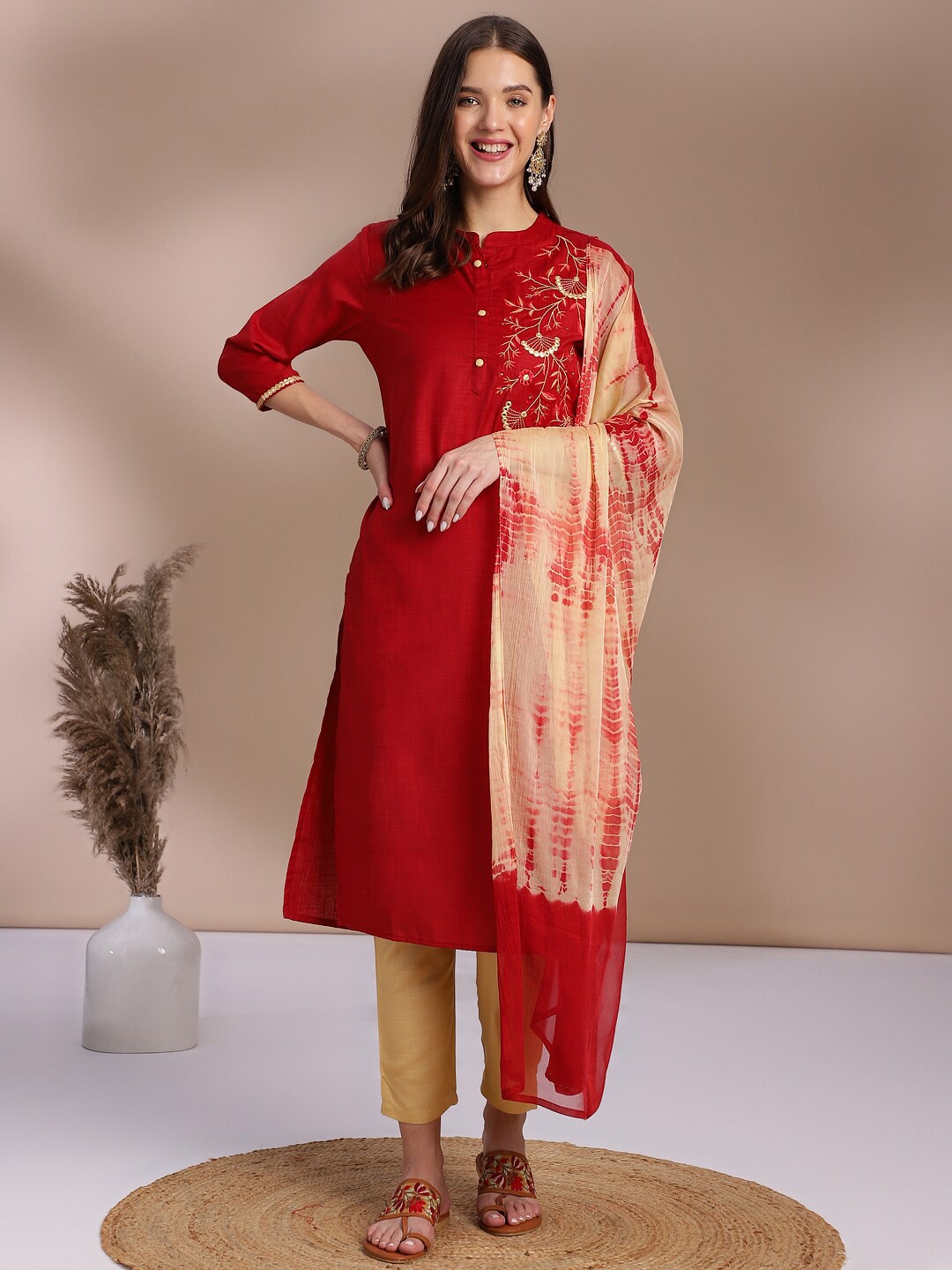 

Anouk Floral Embroidered Mandarin Collar Thread Work Pure Silk Kurta Set, Red