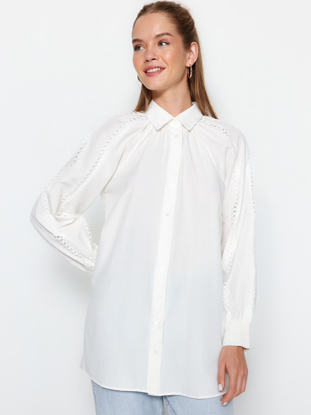 

Trendyol Raglan Sleeves Schiffli Casual Shirt, White