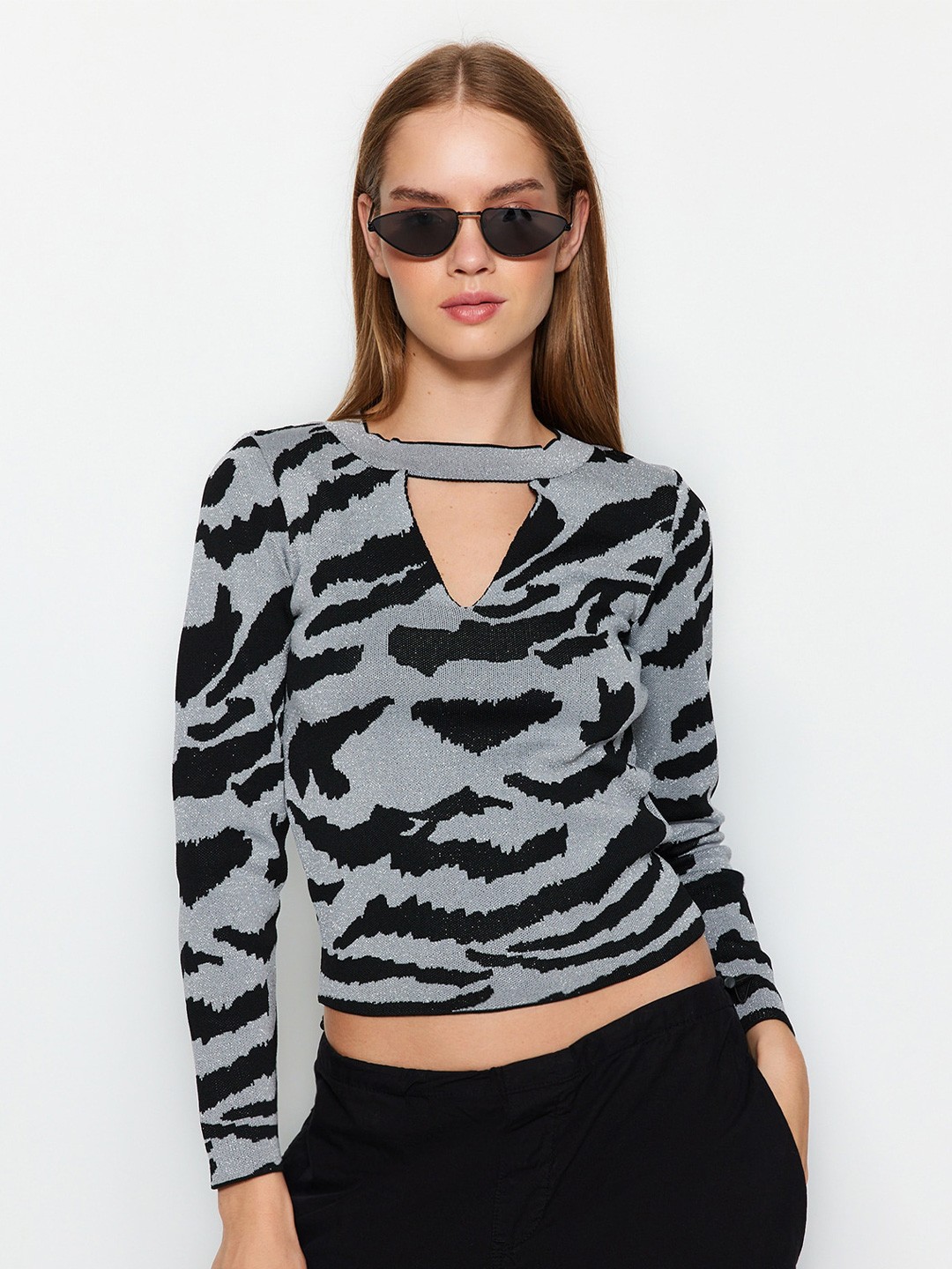 

Trendyol Abstract Printed Round Neck Crop Pullover, Grey