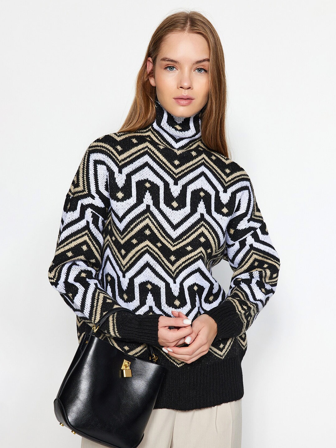 

Trendyol Geometric Printed Turtle Neck Pullover Sweaters, Black