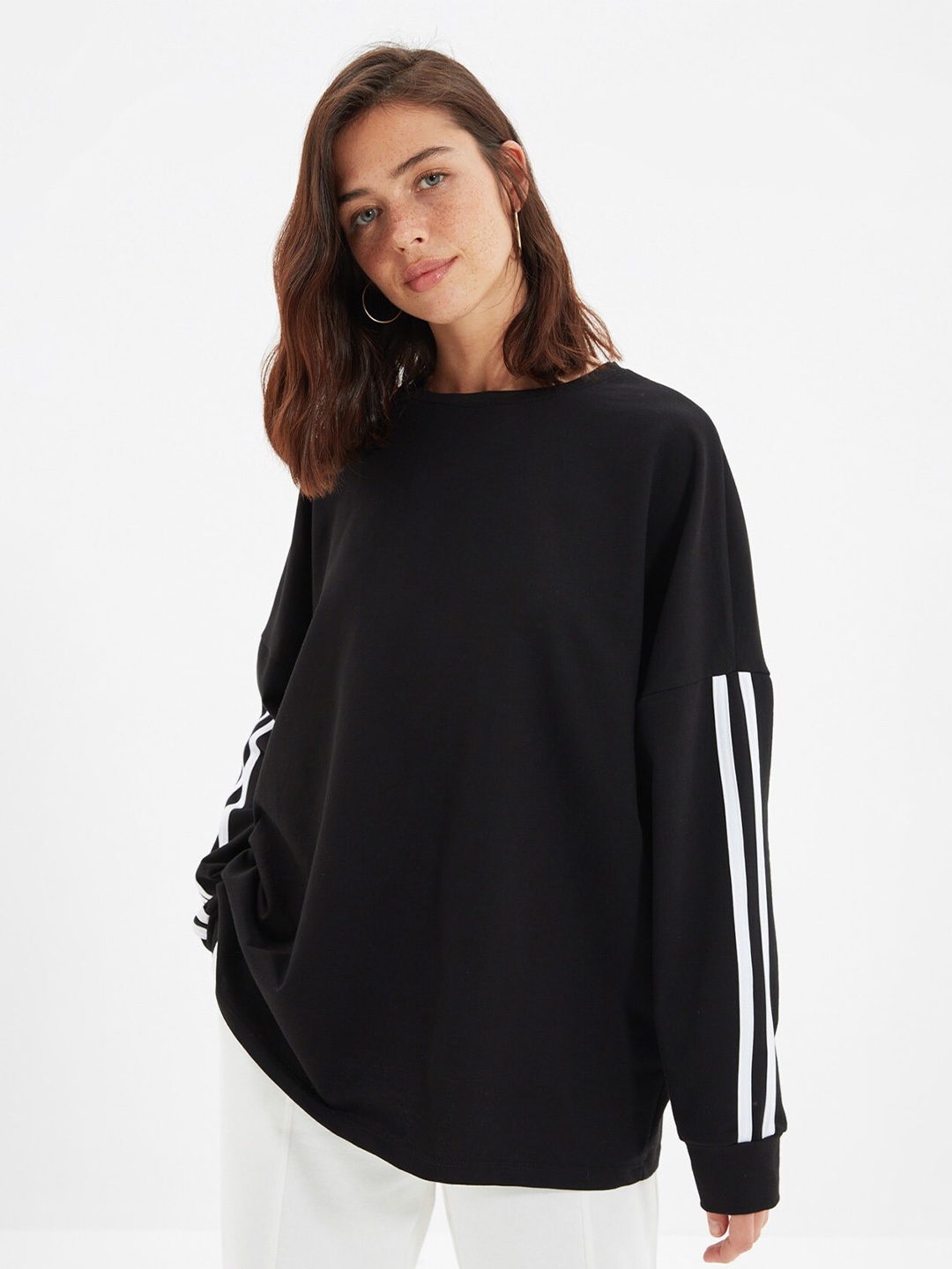 

Trendyol Round Neck Drop Shoulder Pullover Sweatshirt, Black