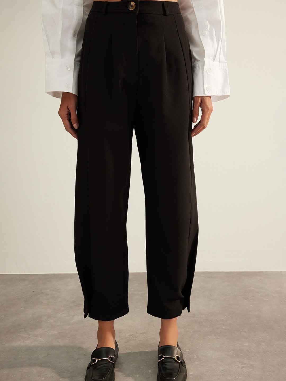 

Trendyol Women Mid-Rise Pleated Trousers, Black