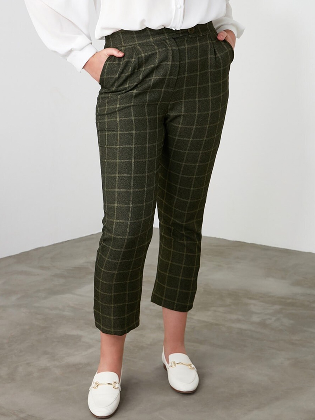 

Trendyol Women Checked Regular Fit Pleated Trousers, Na