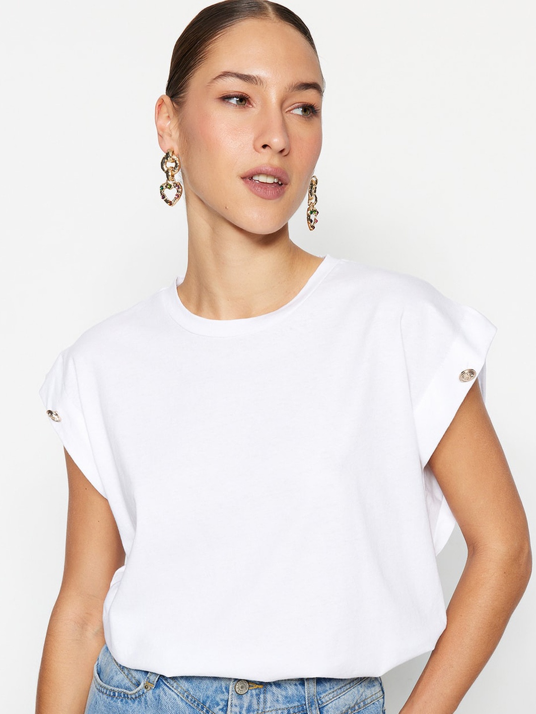 

Trendyol Round Neck Cotton Regular Fit T-shirt, White