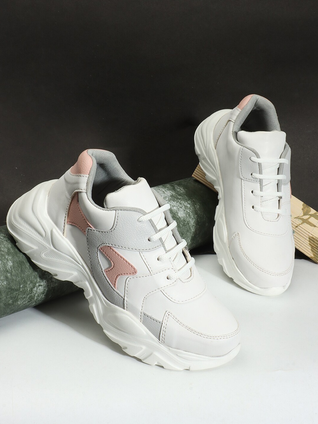 

The Roadster Lifestyle Co. Women Colorblocked Sneakers, White
