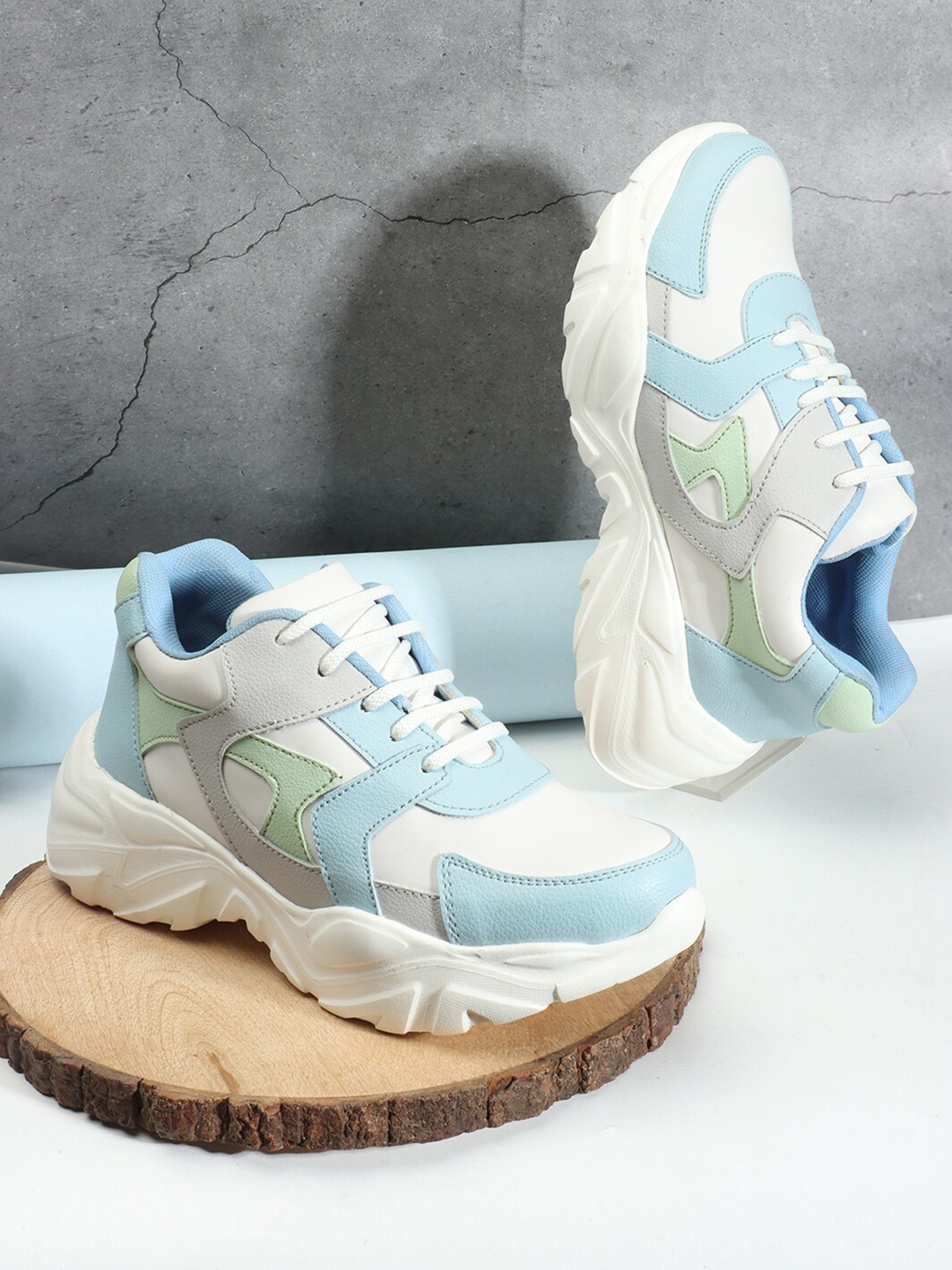 

The Roadster Lifestyle Co. Women Colorblocked Sneakers, White