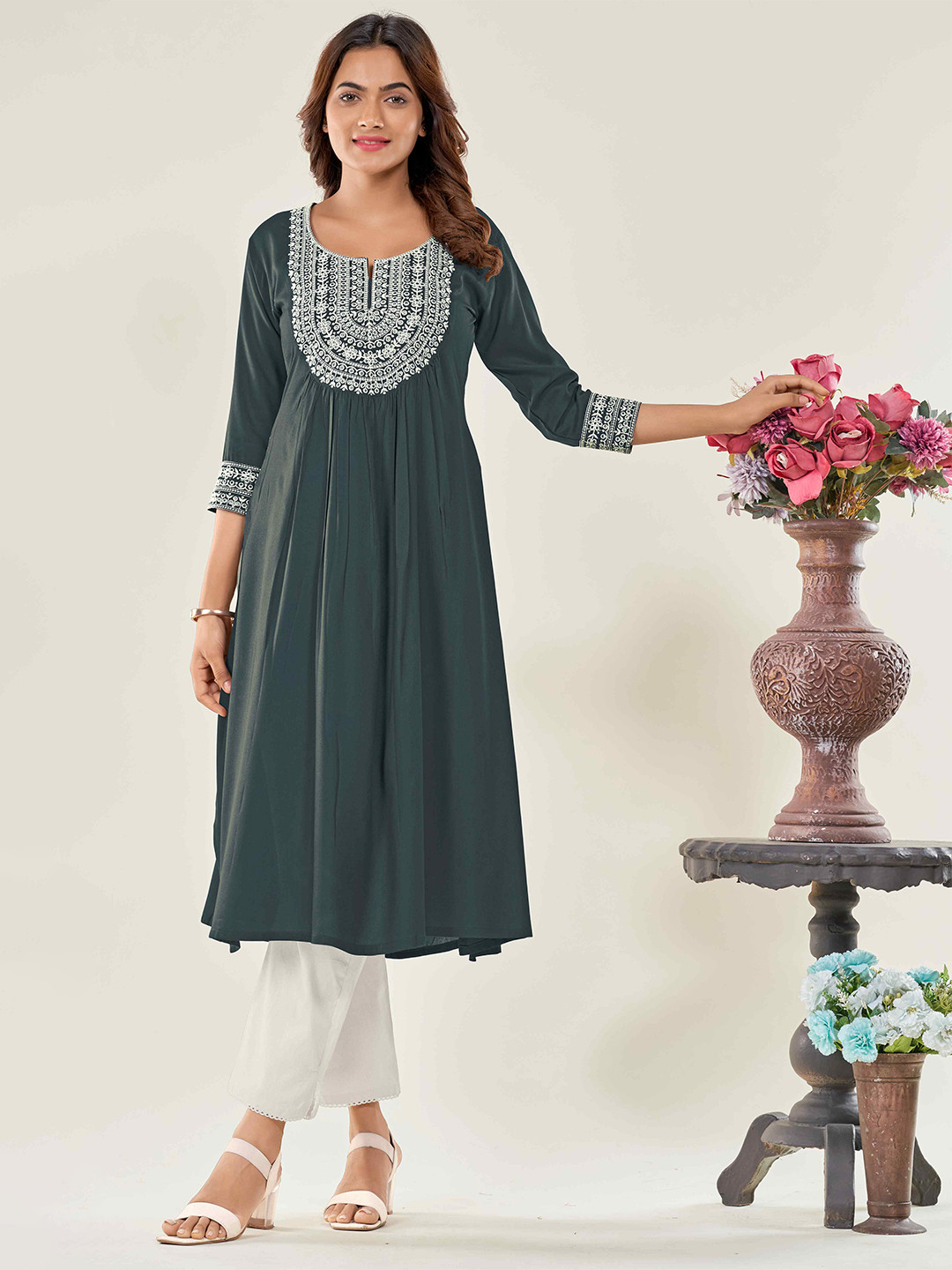 

FLOWERVELLY Floral Yoke Designed Round Neck Thread Work Straight Kurta, Grey