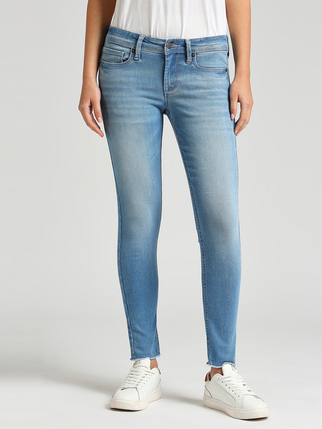 

Pepe Jeans Women Skinny Fit Low-Rise Stretchable Jeans, Blue