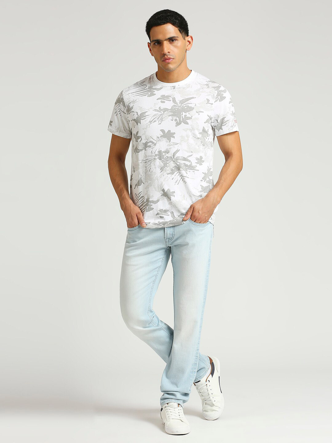 

Pepe Jeans Floral Printed Round Neck Pure Cotton Slim Fit T-shirt, White
