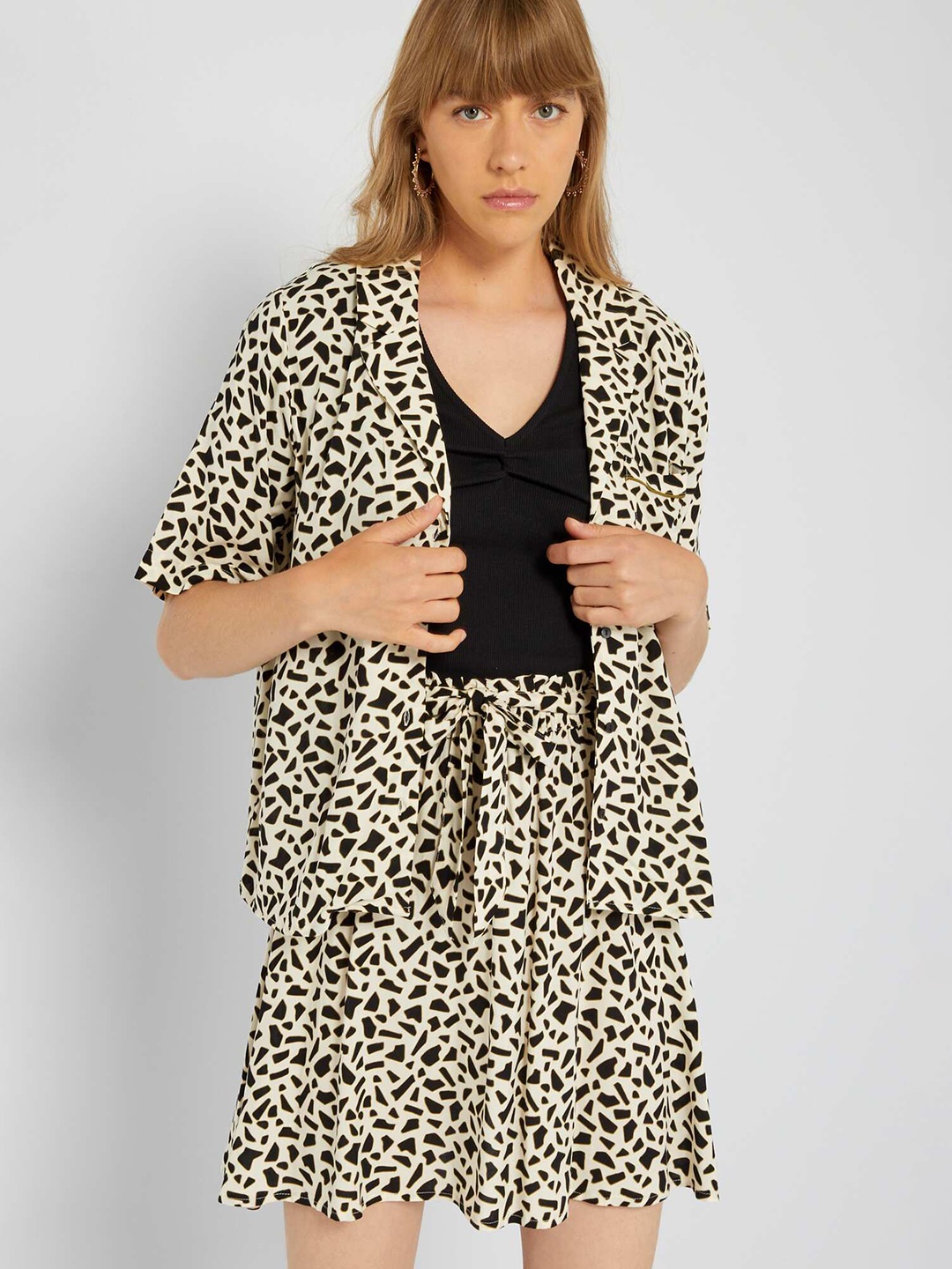 

KIABI White Animal Printed Opaque Casual Shirt