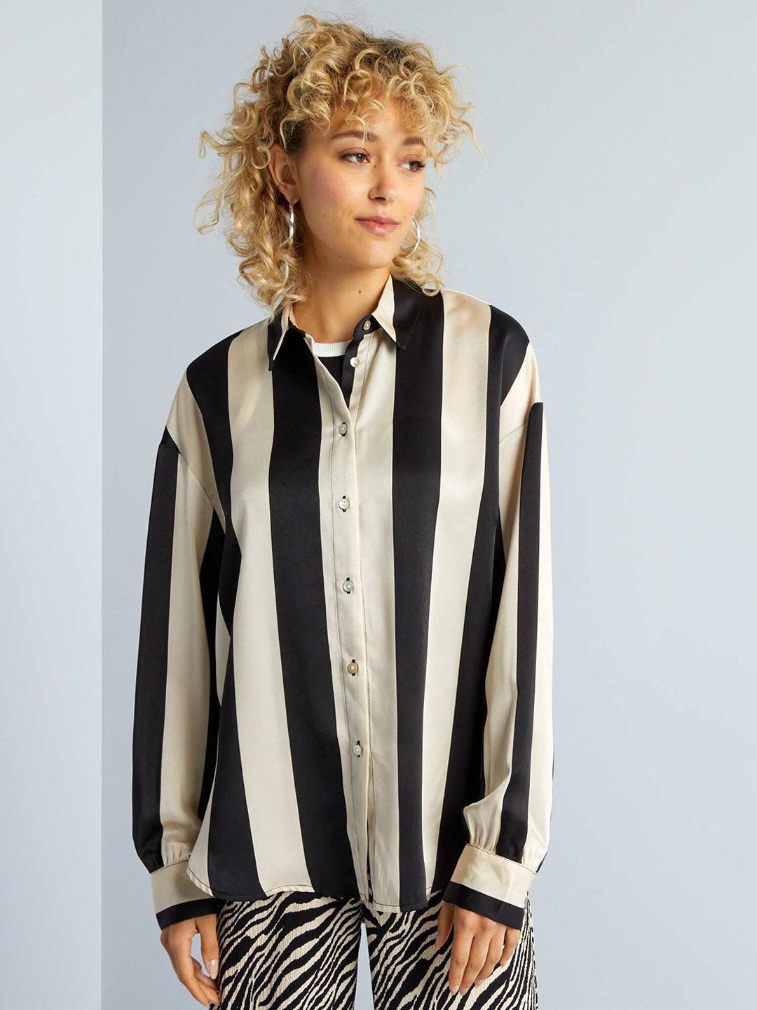 

KIABI Spread Collar Long Sleeves Opaque Striped Casual Shirt, White
