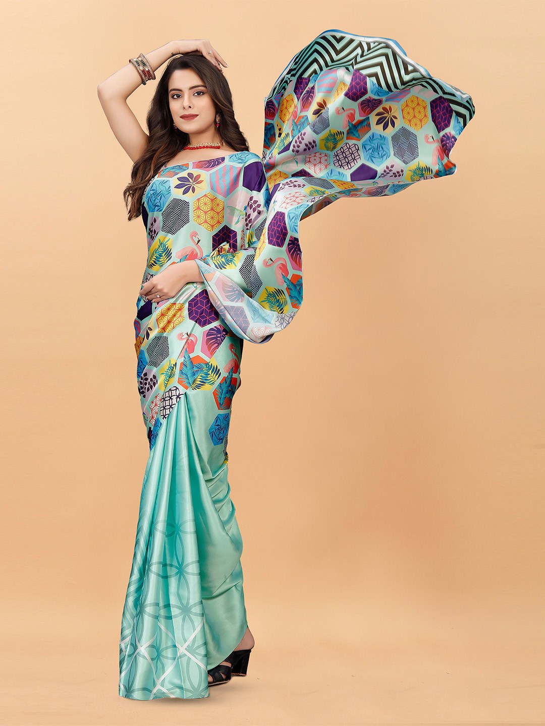 

NIWAA Geometric Printed Satin Saree, Green