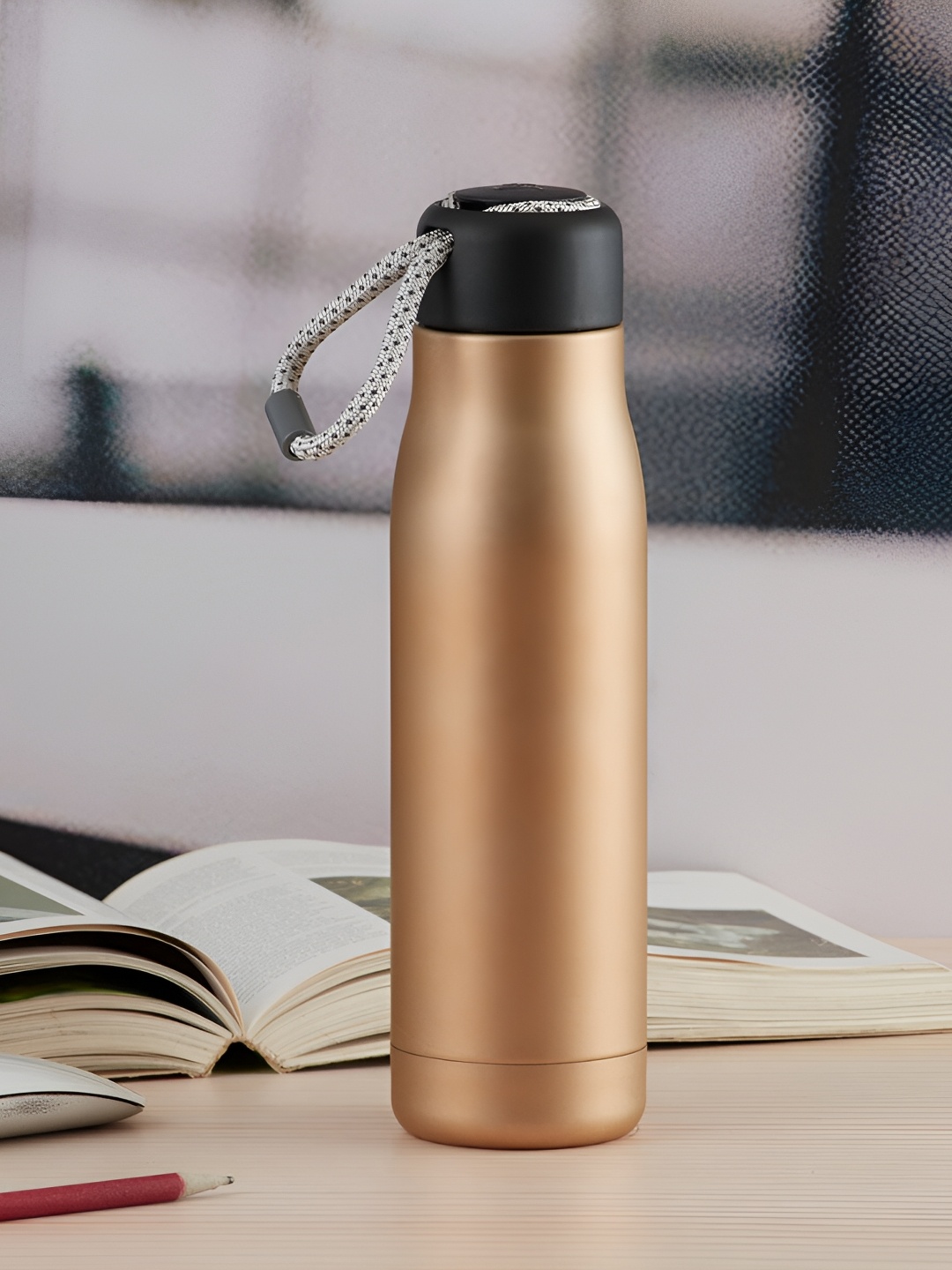 

Kookee Gold Toned & Black Stainless Steel Water Bottle 500 ml
