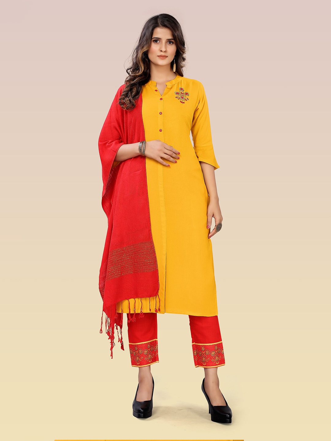 

Archittam Floral Yoke Design Regular Beads and Stones Kurta with Pyjamas & Dupatta, Yellow