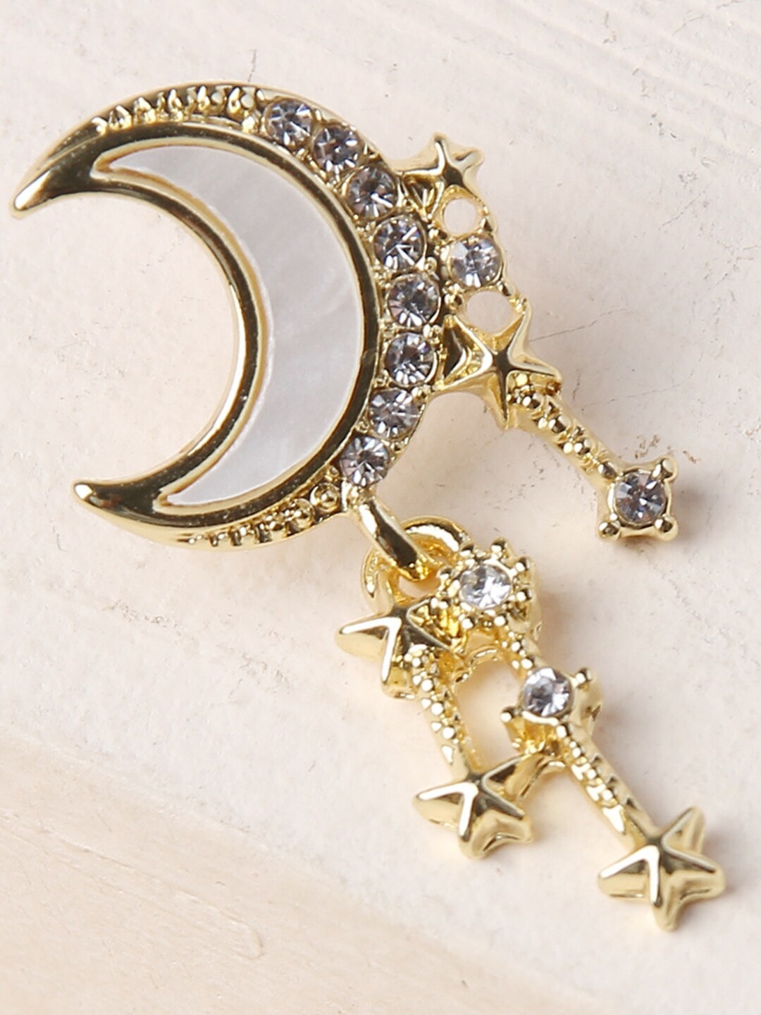 

VAGHBHATT Gold-Toned Crescent Shaped Ear Cuff Earrings